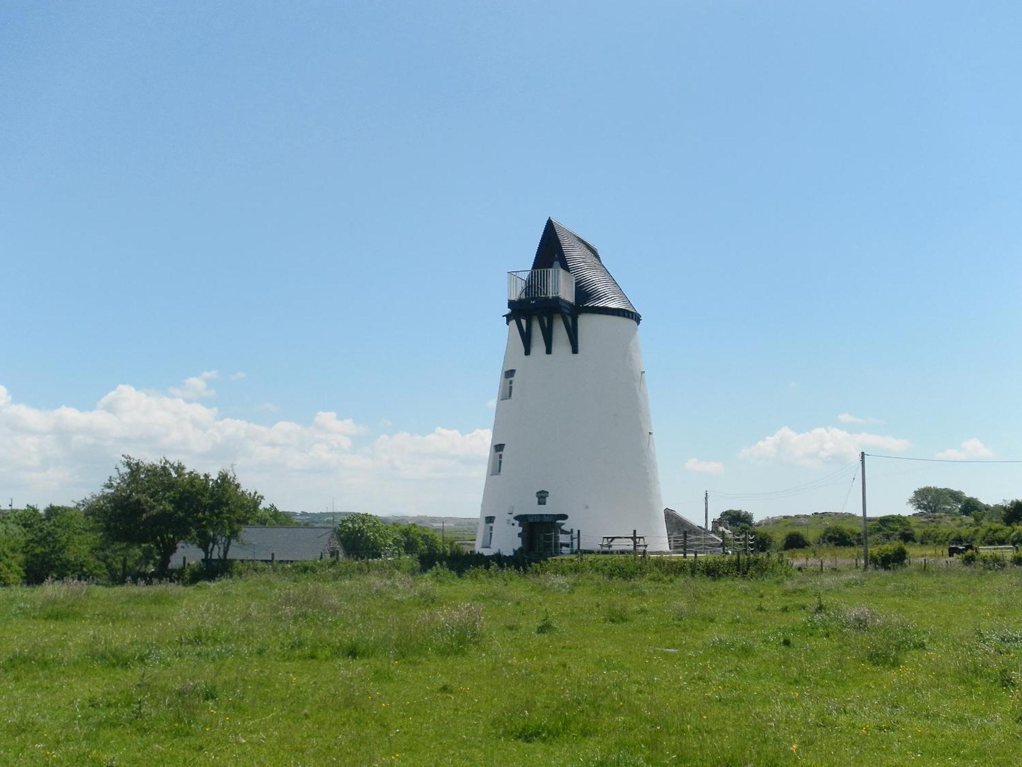 The Windmill Villa Coedana Екстериор снимка